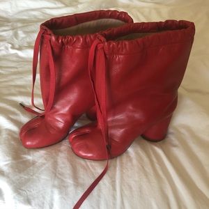 MAISON MARTIN MARGIELA red leather oversized tabi